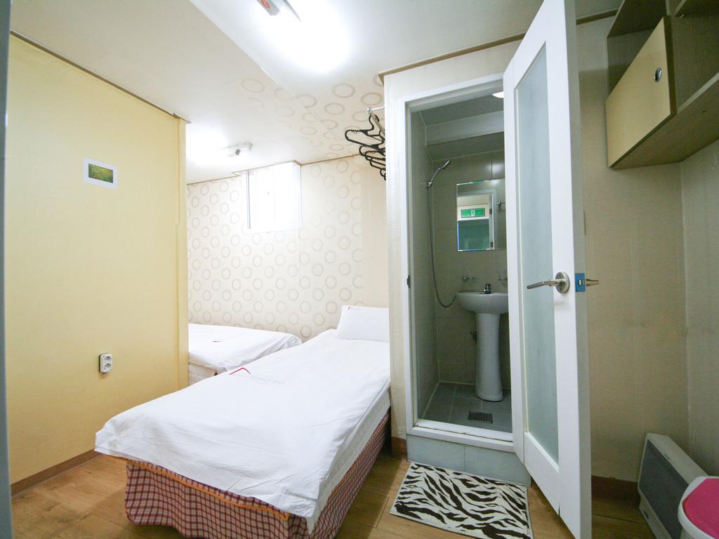 Guesthouse Myeongdong Seoul Room photo